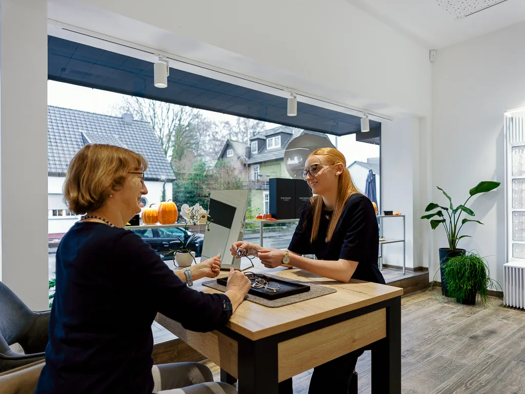 Persönliche Brillenberatung mit Fassungsauswahl